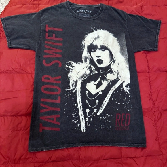 COPY - Taylor Swift Urban Outfitters Oversized Red (Taylor’s Version) T-Shirt - Picture 8 of 9